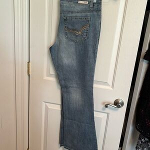 L.E.I Jeans. Sophia Hipster Flair